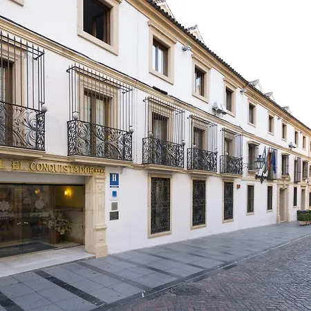 يوروستار كونكويستادور فندق 4*