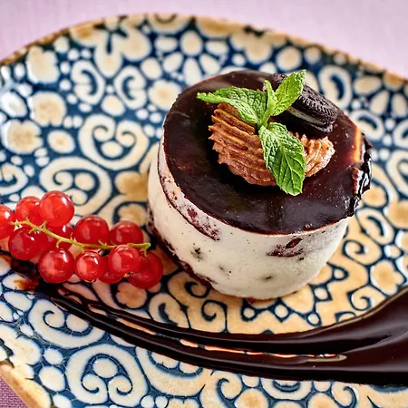 يوروستار كونكويستادور فندق 4*