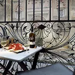 يوروستار كونكويستادور فندق 4*