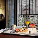 يوروستار كونكويستادور فندق