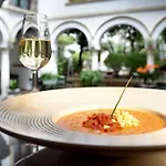 يوروستار كونكويستادور فندق 4*